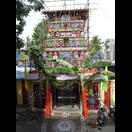 Der geschmückte Gopuram des unserem Zimmer gegenüberliegenden Tempels